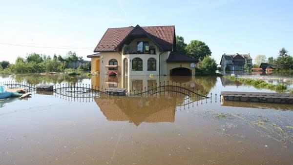 flood-house_1652335i