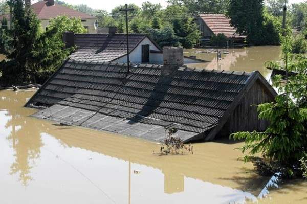 flood-roof-poland_1652373i