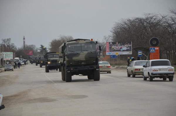 Российские грузовики вошли в Крым3