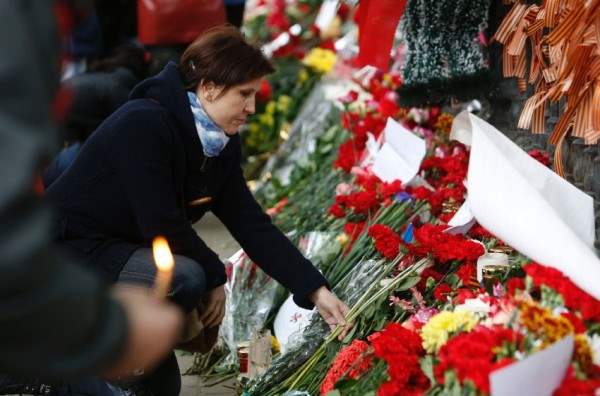 People commemorate victims of Odessa's recent street battles in Moscow