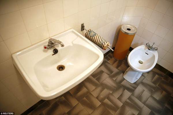 Ванная и отдельный туалет Тито в секретном бункере