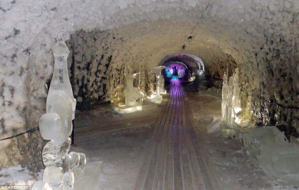Удивительное хранилище в Якутске - природная пещера