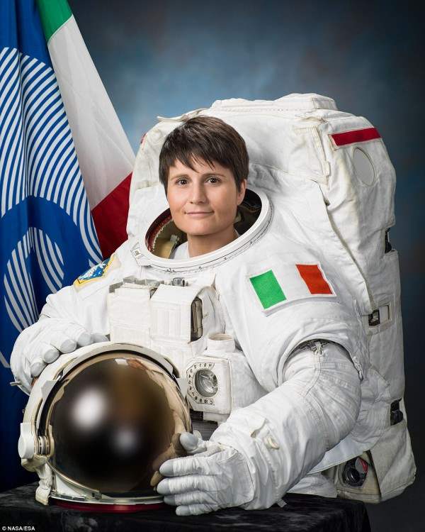 Астронавт ЕКА Саманта Кристофоретти,  родилась в Милане, Италия 26 апреля 1977 года . Она была выбрана в качестве астронавта ЕКА в мае 2009 года и 23 ноября 2014 года она начала на свою первую миссию на МКС на борту космического корабля Союз в рамках Экспедиции 42.