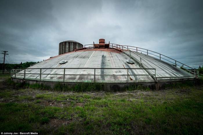  Реликвия: Остатки заброшенной атомной электростанции, которая никогда не использовалась в Элма, Вашингтон. 