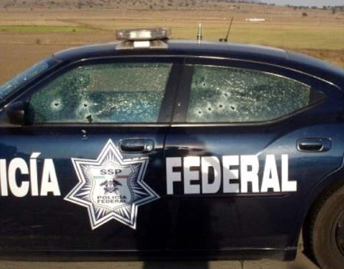 Наркос не стесняются показывать в Instagram свои преступные подвиги. На этой фотографии отображается разрушенный федеральный автомобиль полиции.