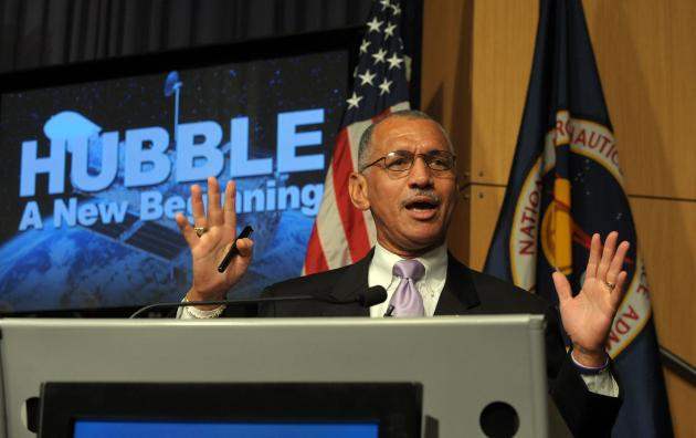 Чарльз Фрэнк Болден — генерал-майор морской пехоты США в отставке, бывший астронавт США, глава НАСА с 2009 года.
