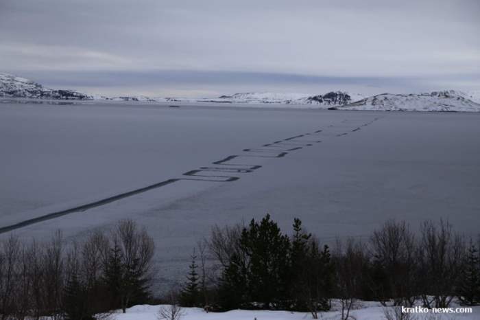 Узор на озере в Исландии