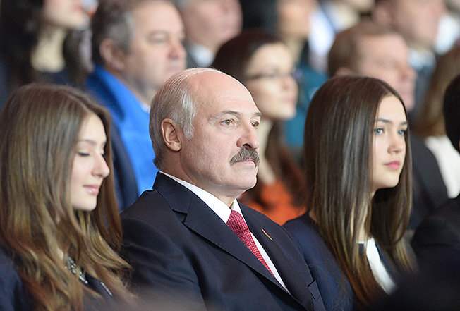 Лукашенко в молодости фото жена