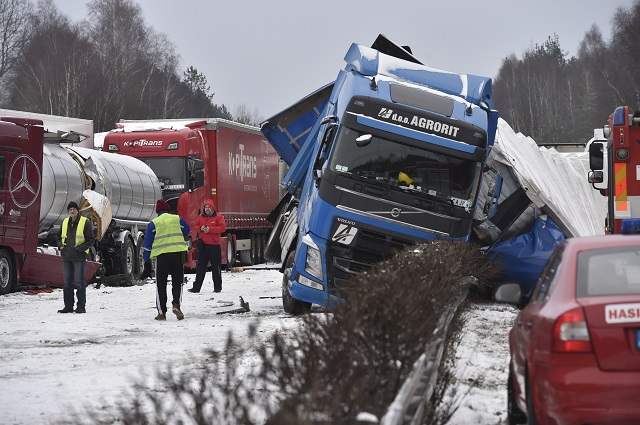 Чехия снег аварии