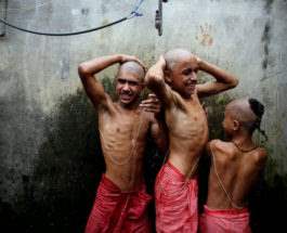 Молодые индуистские монахи