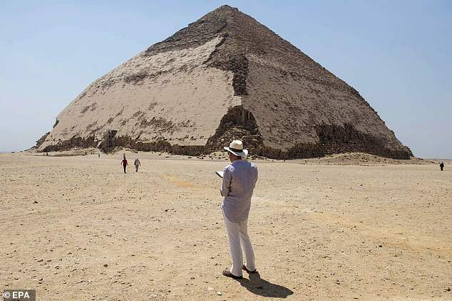 Египет открыл две свои самые старые пирамиды