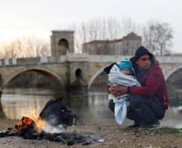 Мигранты возле Эдирне, Турция.