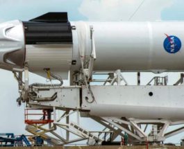 Crews+work+on+the+SpaceX+Crew+Dragon,+attached+to+a+Falcon+9+booster+rocket,+as+it+sits+horizontal+on+Pad39A+at+the+Kennedy+Space+Center+in+Cape+Canaveral,+Florida+REUTERS+1120
