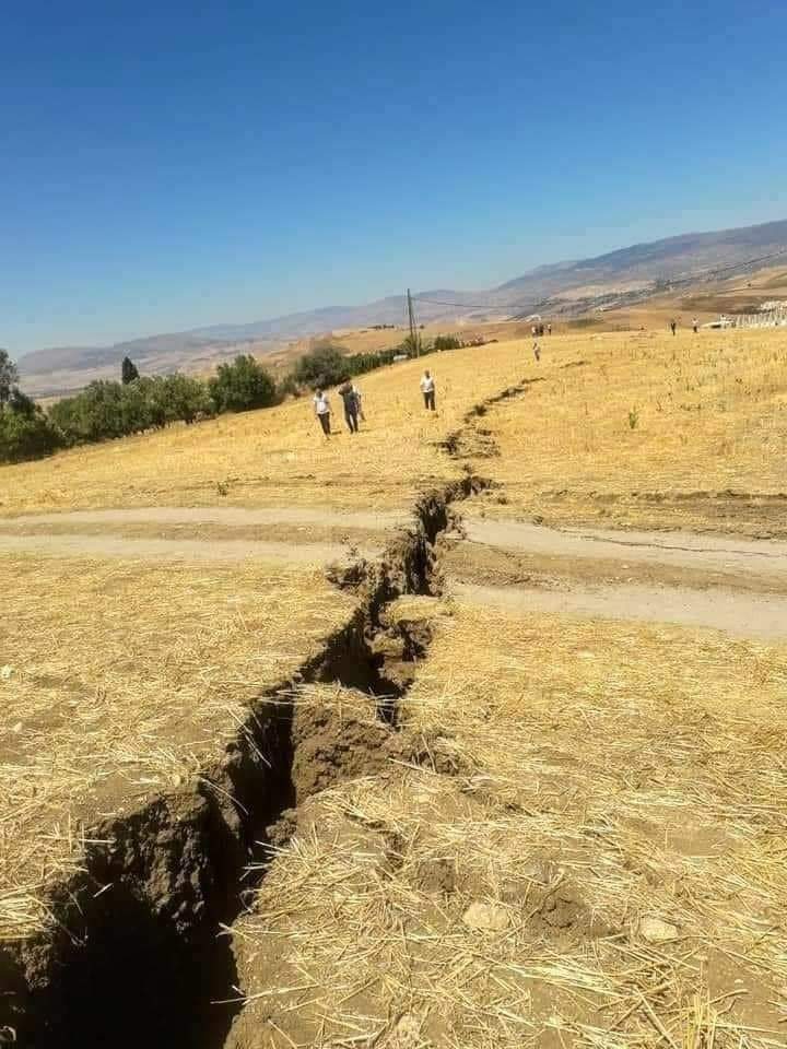 Трещины в земле фото