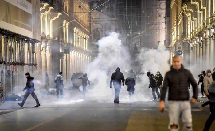 Италия, протесты, коронавирус,