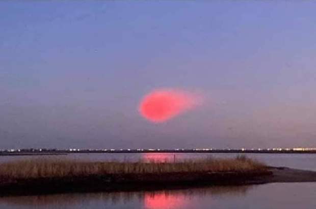 Розово-красный светящийся объект, НЛО, свечение, Нью-Йорк, Нью-Джерси,