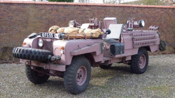 Розовая Пантера, розовый пустынный камуфляж, Land Rover,
